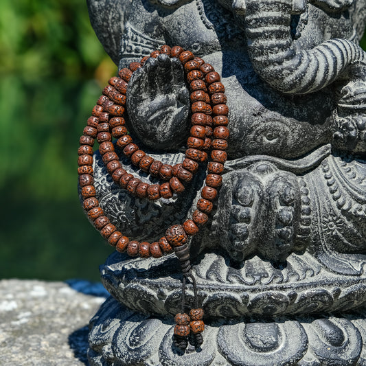Japamala Rudraksha antiga