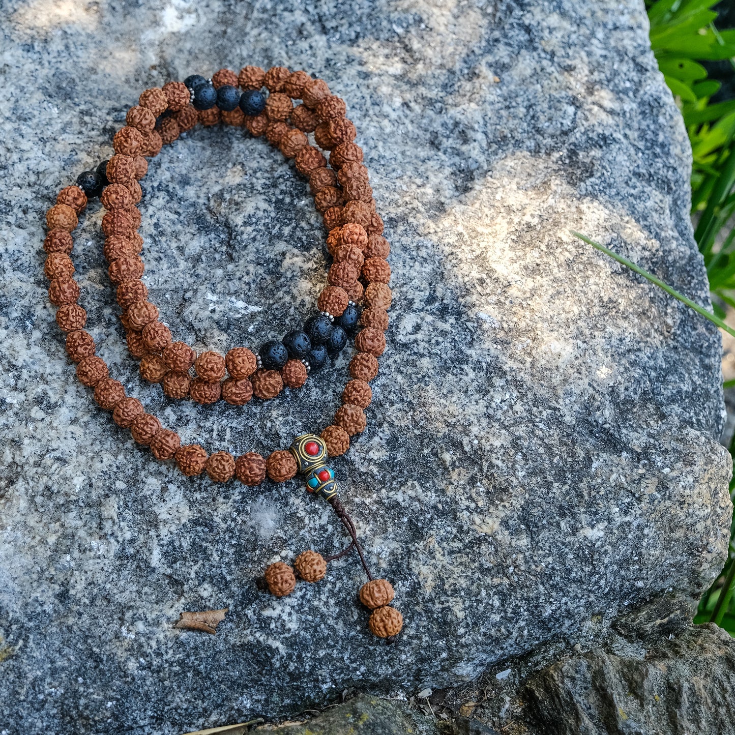Japamala Rudraksha & Pedra vulcanica