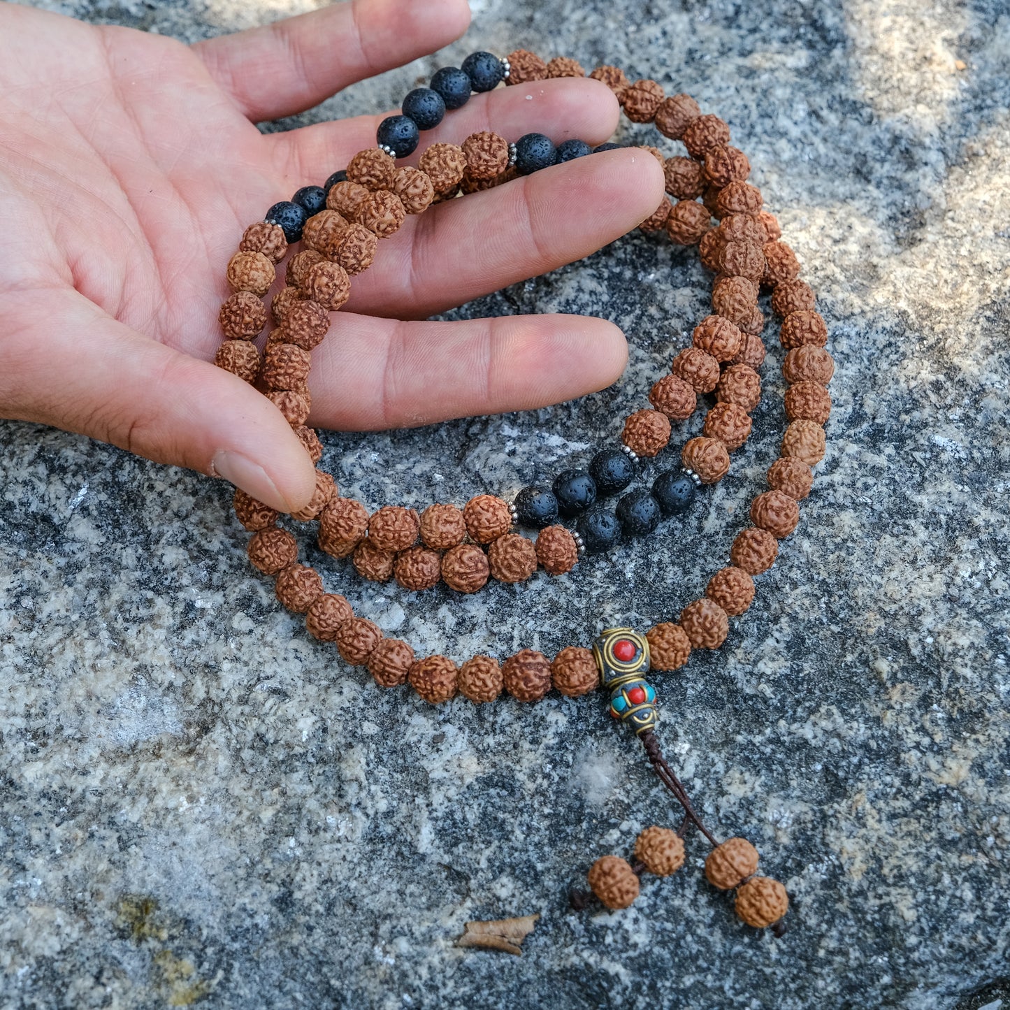 Japamala Rudraksha & Pedra vulcanica
