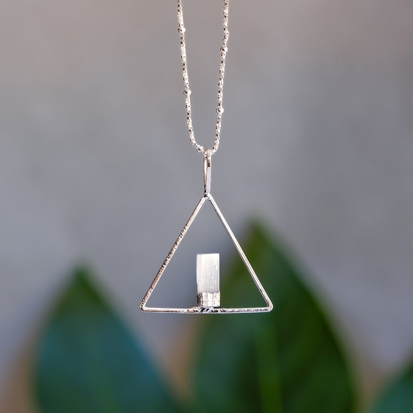 Triângulo Selenite • banhado Prata