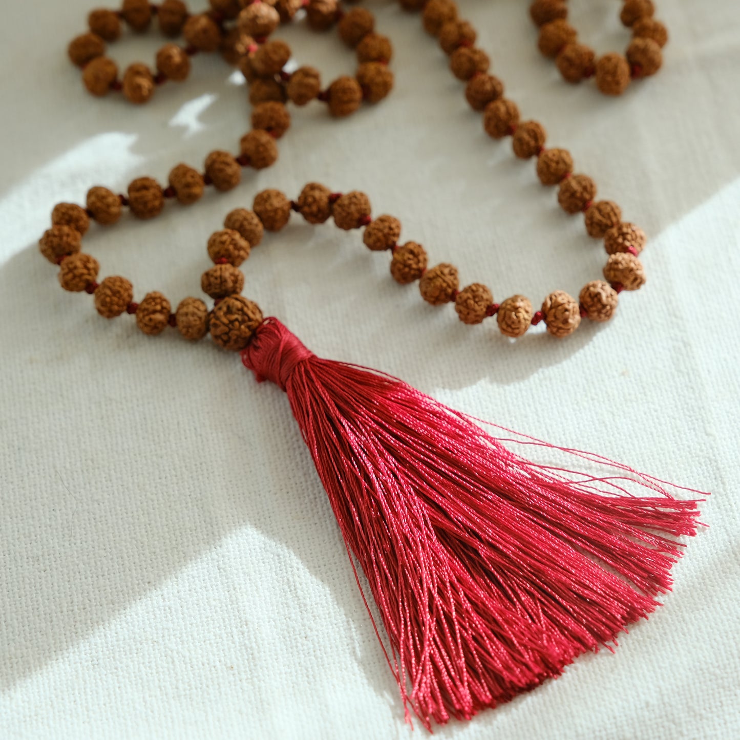 Japamala Rudraksha com Nó - Vermelho