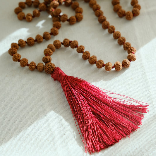 Japamala Rudraksha com Nó - Vermelho