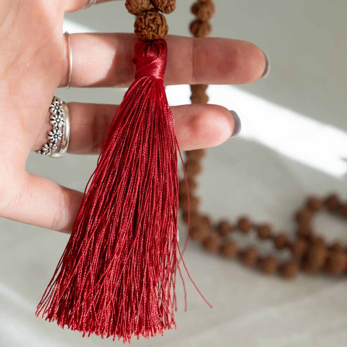 Japamala Rudraksha com Nó - Vermelho