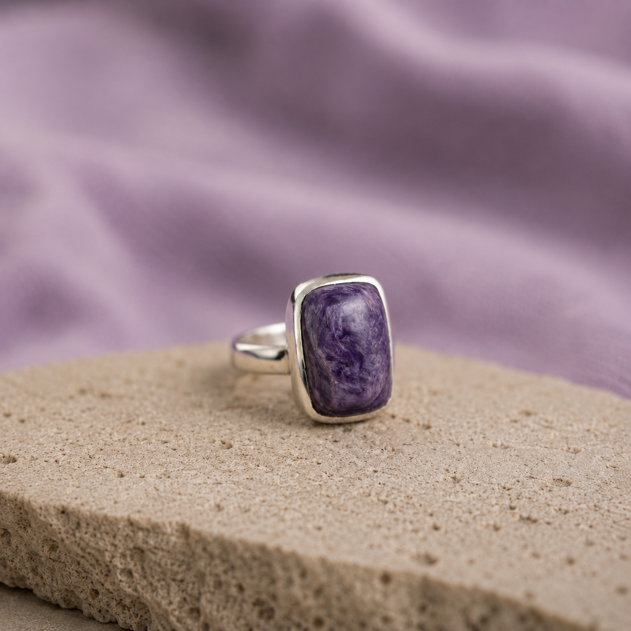 Anel Charoite